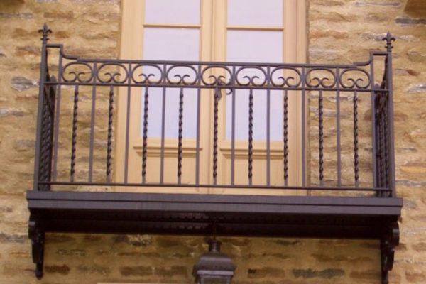 دهان حديد البلكونات دهان حديد البلكونات