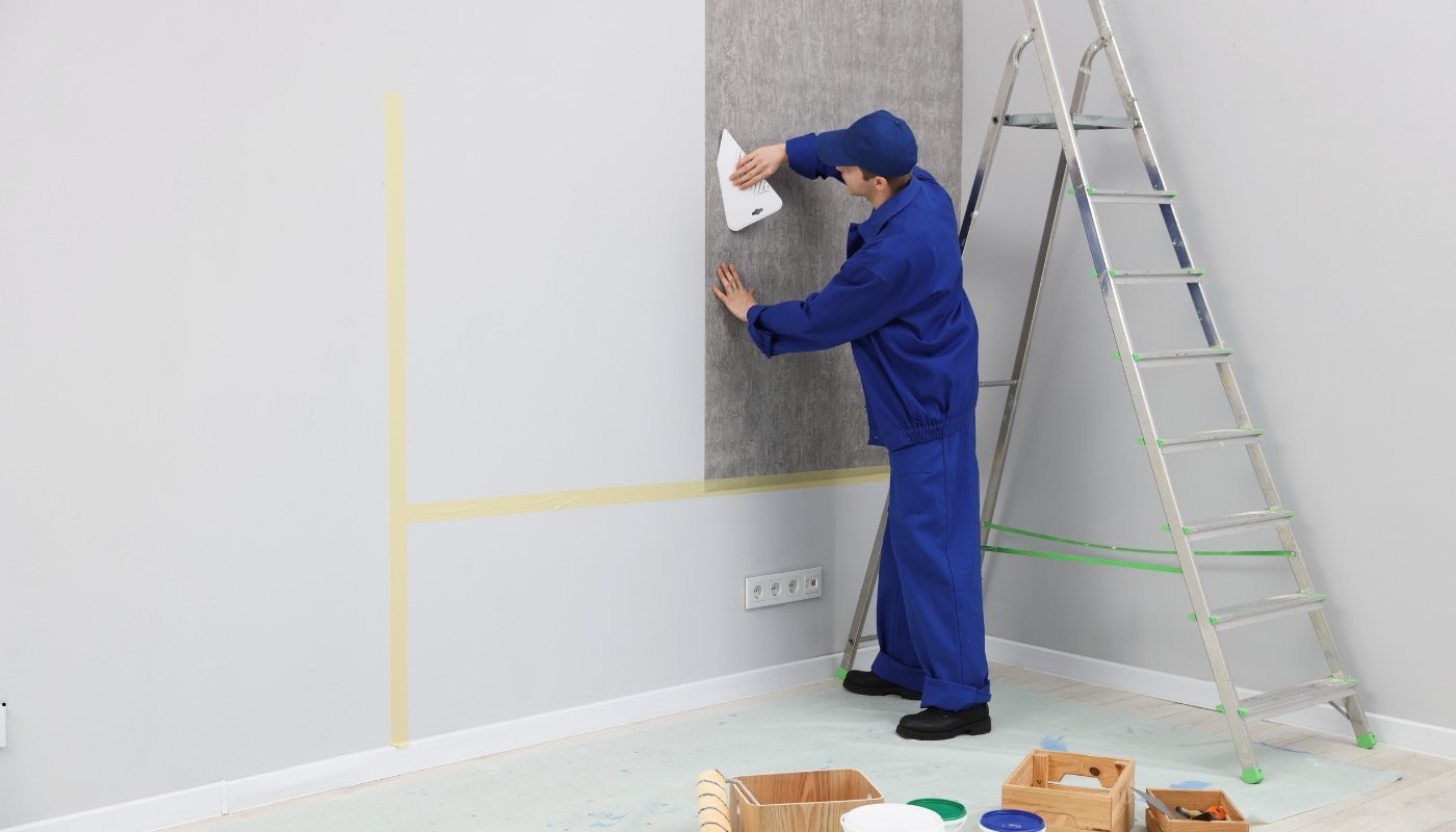 تصميم تشطيبات داخلية حديثة تجمع بين ورق الحائط والبانوهات بأسلوب احترافي من شركة ستار Star Finishes